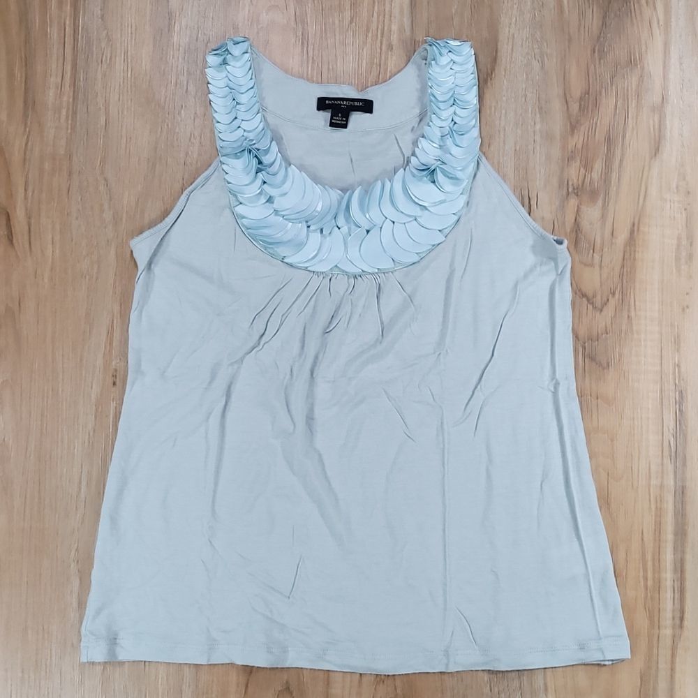 🔺️Banana Republic Blue Sky Ruffled Neckline Sleeveless Top Small